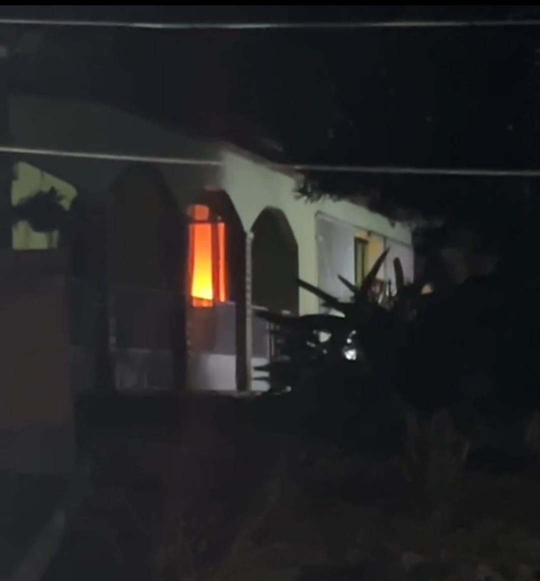 Casa pega fogo no loteamento Beira Rio em Jiquiriçá