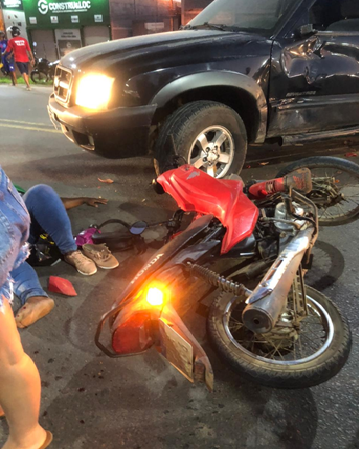 Acidente entre carro e moto na região do Clube dos Mil em Santo A. de Jesus