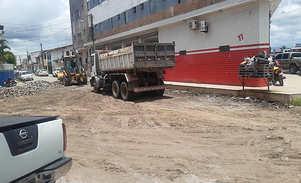 Prefeitura começa a requalificação do bairro do Amparo.