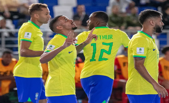 Brasil estreia na Copa do Mundo de futsal com goleada por 10x0