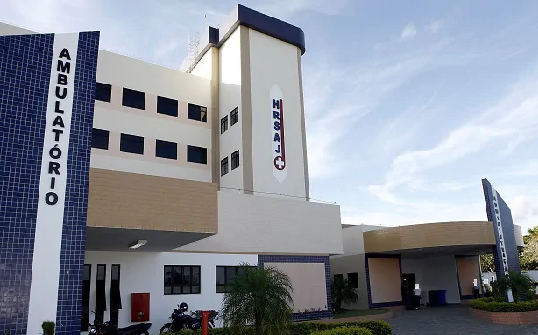 Funcionário de supermercado perde parte do dedo ao manusear serra elétrica