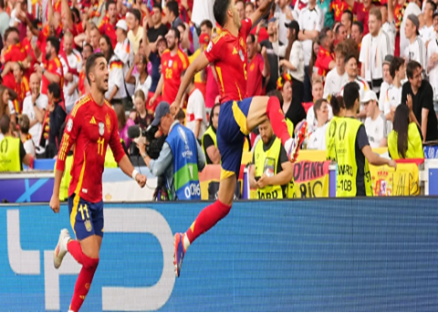 Com polêmica, Espanha vence a Alemanha na prorrogação e vai à semi da Eurocopa