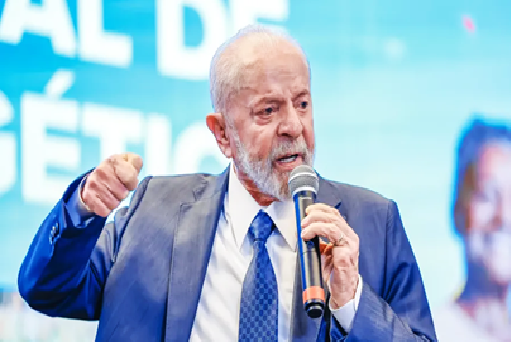 Lula chama Bolsonaro de “praga de gafanhoto”