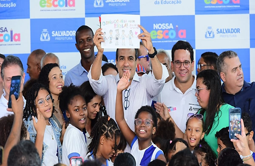 Prefeitura entrega escola municipal na Avenida Barros Reis requalificada para atender 450 alunos