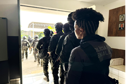 Operação em presídio de Feira vistoria ala feminina; local abriga duas líderes de grupos criminosos