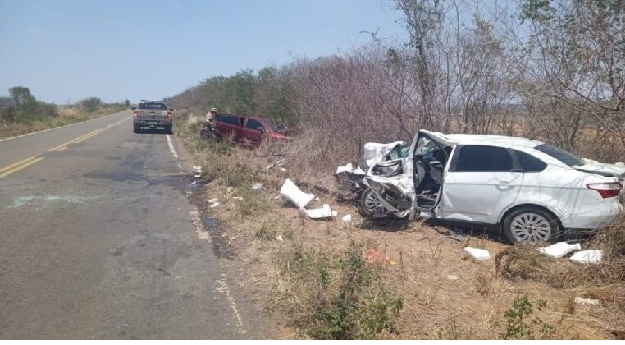 Acidente entre dois veículos deixa feridos na BA-026, no trecho entre Nova Itarana e Planaltino