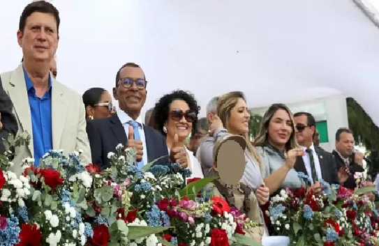 Hasteamento da bandeira e desfile cívico marcam o 7 de setembro em SAJ