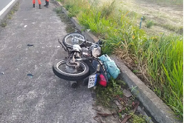 Batida entre motos mata dois homens na Bahia; vídeo mostra destruição