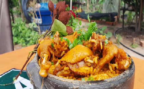 Aprenda a fazer galinha caipira com aricum