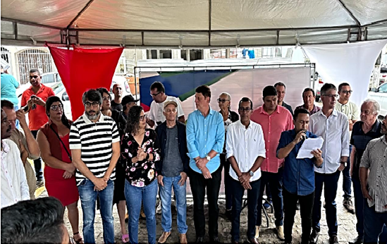 Prefeito Genival  assina ordem de serviço para asfaltamento da Avenida Esperança na Maria Preta