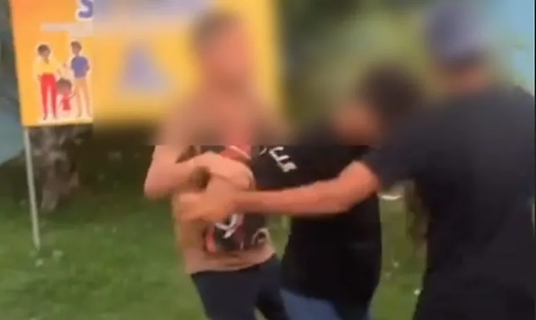 Diretor de transportes tenta separar briga de estudantes, é agredido e revida, prefeitura emite nota