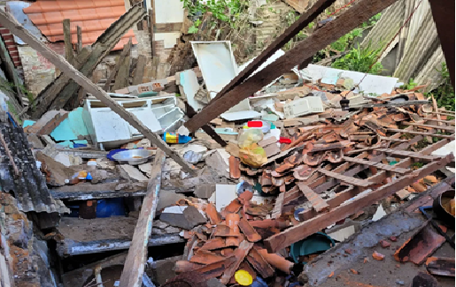 Casa desaba no bairro Santo Antônio, em Mutuípe