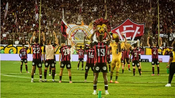 Veja prováveis escalações, horário e onde assistir o jogo Grêmio x Vitória