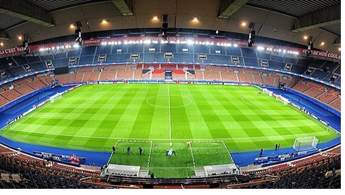 PSG sofre punição com fechamento parcial do estádio após cantos homofóbicos