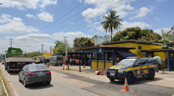 Homem foi preso após passar as mãos nas pernas de passageira