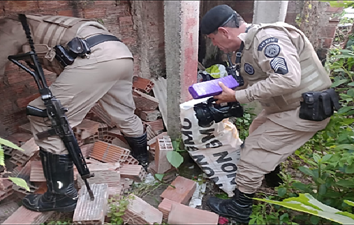 Homem é preso portando grande quantidade de drogas em Santo A.de Jesus