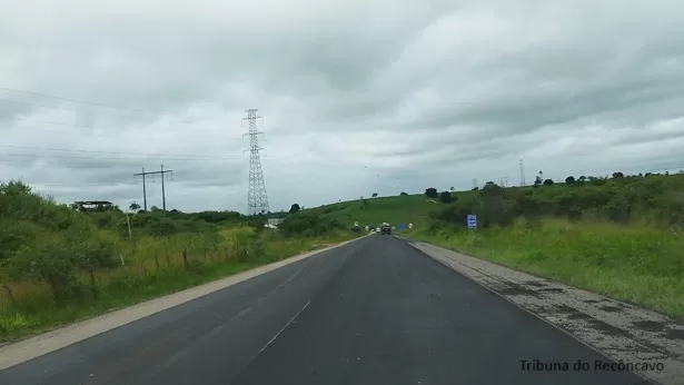 Condutores que trafegam na BR-101 entre Conceição do Almeida e Cruz das Almas devem redobrar os cuidados