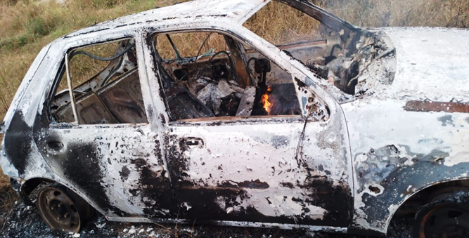 Corpo carbonizado é encontrado dentro de carro incendiado; suspeito morre durante ação policial