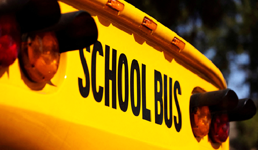 Ônibus escolares colidem nos EUA; aluna do 2º ano estava ao volante