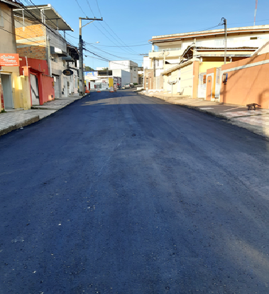 Rua Vereador João Delfino recebe asfaltamento no centro de Santo A. de Jesus
