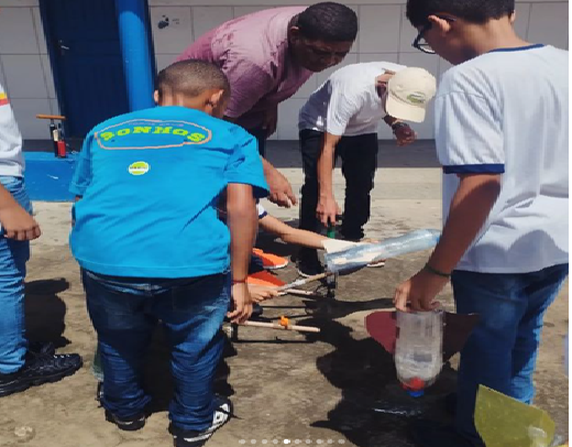 Escola Luís Eduardo faz novo lançamento de foguete