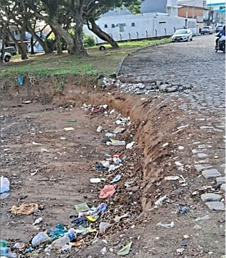 Moradores reclamam de acúmulo de lixo em rua de Santo Antônio de Jesus