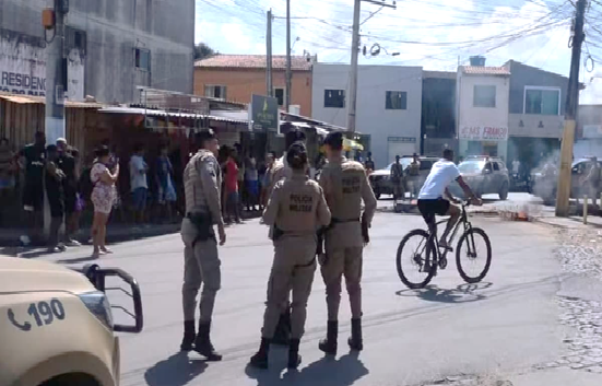 Jovem de 14 anos realiza brincadeira de assalto, recebe tiros da polícia e morre em Feira de Santana