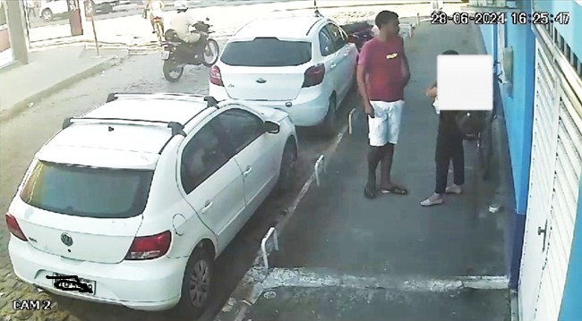 Homem assalta mulher simulando estar armado em Santo Antº de Jesus