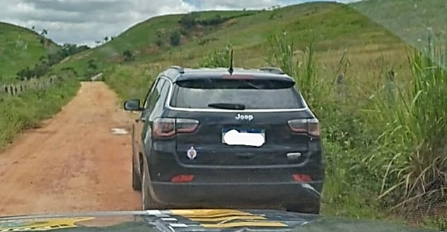 PRF prende homem que transportava veículo roubado do Rio de Janeiro a Bahia
