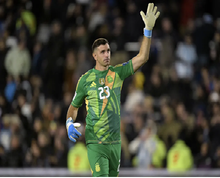 Goleiro da Argentina dá tapa em câmera após derrota