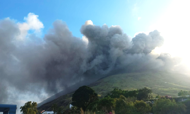 Itália eleva nível de alerta ao máximo após erupção do vulcão Stromboli