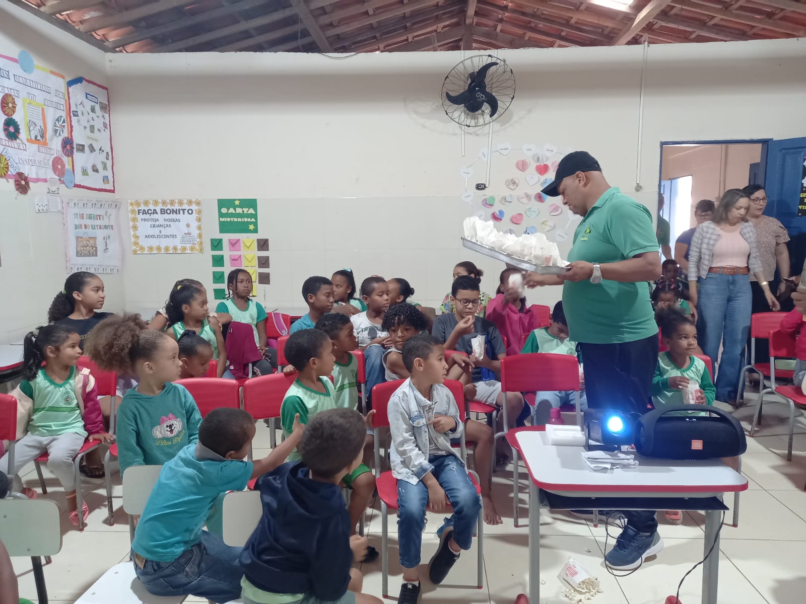 Jiquiriçá: Cinema Itinerante Chega à Escola Municipal Pedro Ferreira Leal na região da  Lagoa Verde