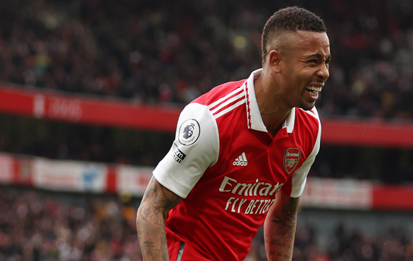 Jesus dá assistência à la Ronaldinho Gaúcho, Arsenal vence e continua na liderança do Inglês