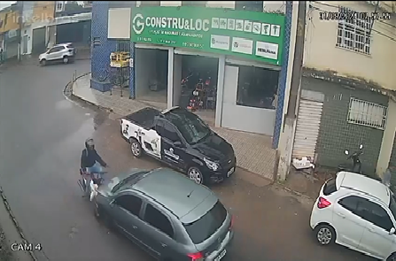 Motorista na contra mão colide com moto em Santo Antônio de Jesus