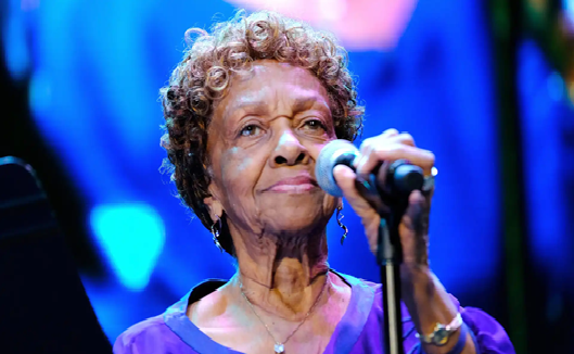 Morre Cissy Houston, mãe de Whitney Houston, aos 91 anos
