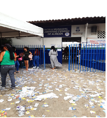 Ruas de Santo Antônio de Jesus são tomadas por santinhos