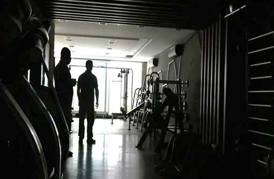 Governo Lula abre investigação contra Aneel por apagão e notifica gestão Nunes sobre árvores
