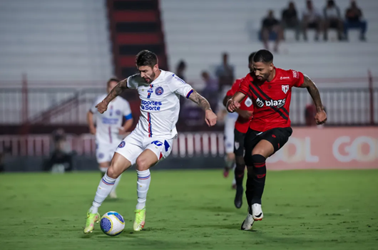Bahia joga mal, mas evita derrota para o lanterna no último lance
