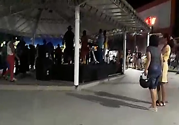 Forró dos idosos aconteceu ás escuras na praça Padre Mateus