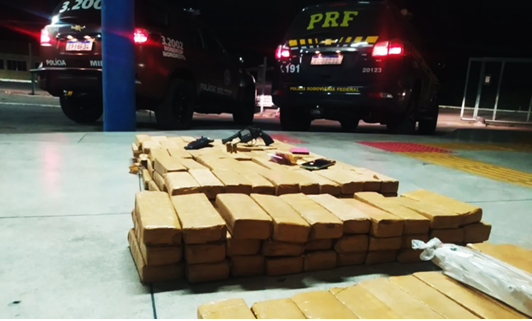 PRF e Rondesp apreendem quase 100 kg de drogas e arma em Paulo Afonso